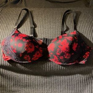 Sexy black with red roses Carisma Bra, never worn,size 44D, padding in lower cup